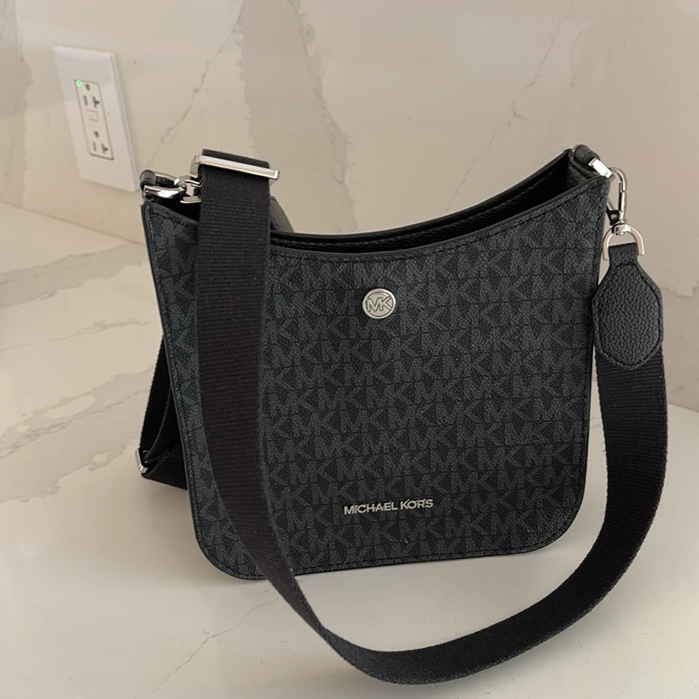 Michael Kors Briley Small Pebbled Leather Messenger bag Black